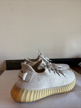 Adidas Yeezy sneakers womens 7.5 / mens 9